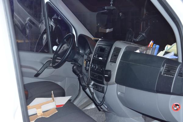 Hastaya müdaha edilirken ambulansın navigasyonunu çaldılar