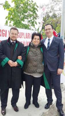 'Adalet Nöbeti' tutan avukata Uğur Mumcu ödülü
