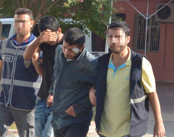 Seyyar satıcı gibi girdikleri mahallede torbacıları yakaladılar