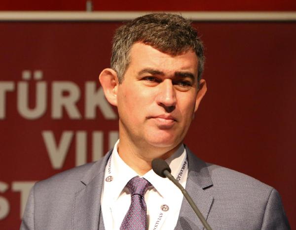 Metin Feyzioğlu: Avukatlık uzatmaları oynuyor