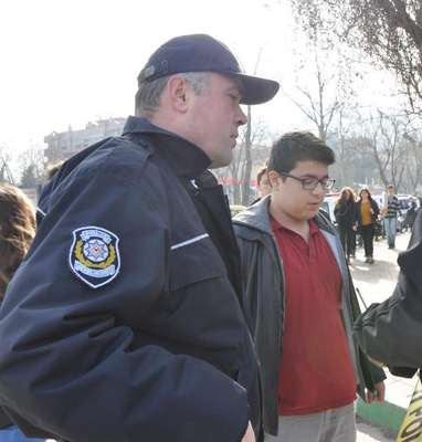 Liselinin bıraktığı çanta, bomba paniğine neden oldu