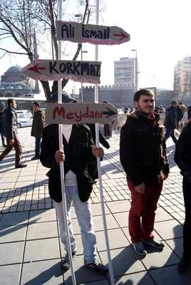 Liseliler, Ali İsmail Korkmaz kararını protesto için karne yaktı