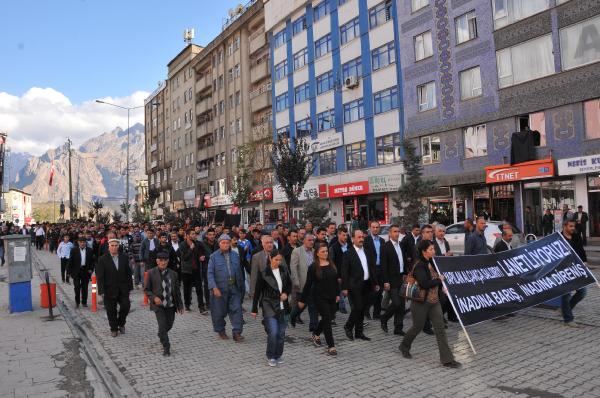 Ankara'daki patlama Hakkari'de protesto edildi
