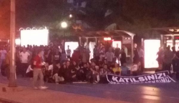 İzmir'de terör saldırısı protesto edildi