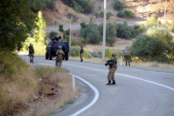 Tunceli'de PKK'nın yola tuzakladığı 250 kilo bomba bulundu