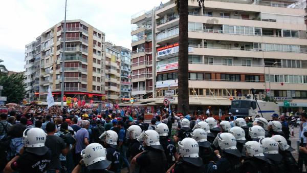 İzmir'de terör saldırısı protesto edildi (2)