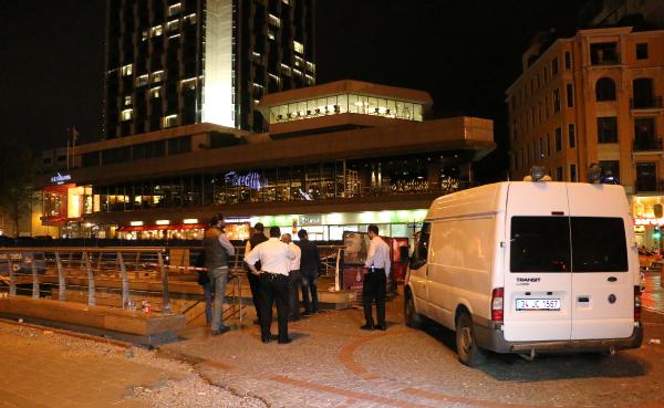 Taksim Metro İstasyonu'nda şüpheli paket paniği