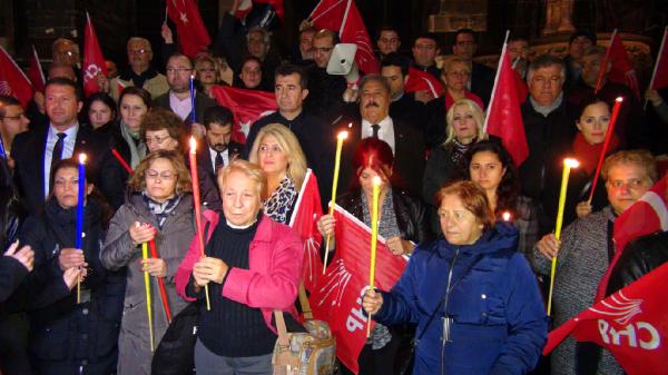 Almanya'daki CHP'liler Ankara'daki saldırıyı meşalelerle kınadılar