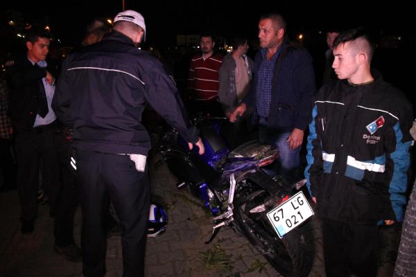 Kamyonet, motosikletle çarpıştı: 2 yaralı