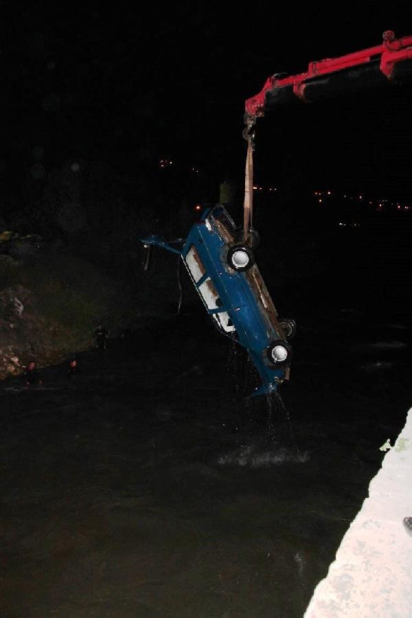 Amasya’da otomobil ırmağa uçtu, 1 yaralı, 1 kayıp