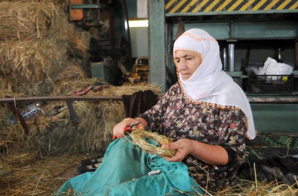 Uyuşturucuyla anılan mahalleden dünyaya çelenk ihracatı