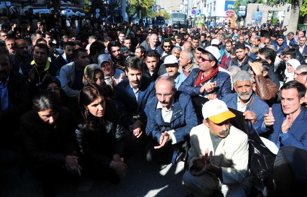 Ankara'daki bombalı saldırıya Van'da protesto
