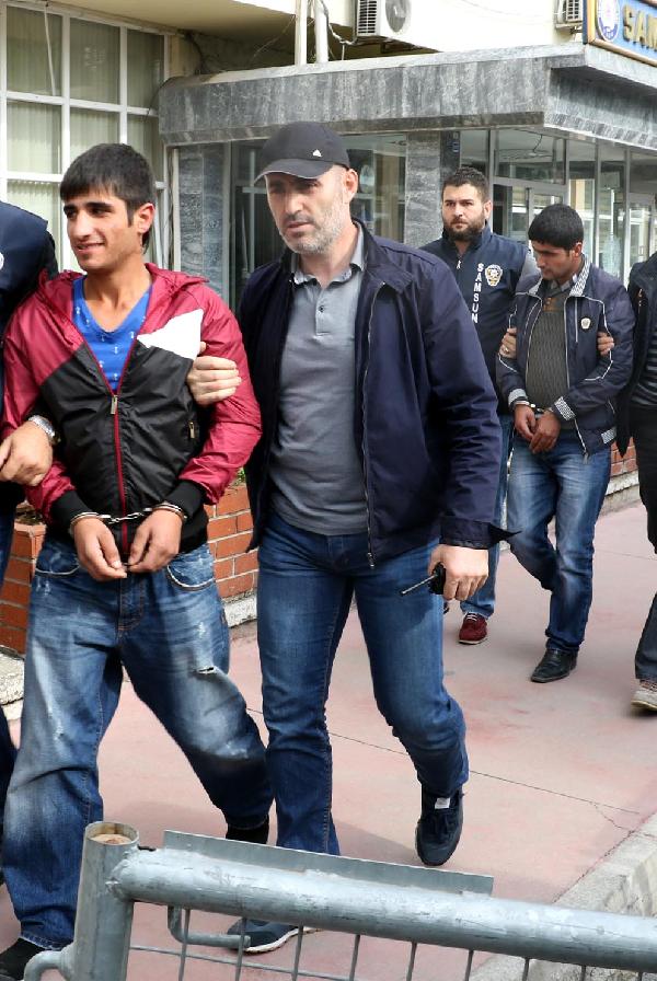 Çalıştığı benzin istasyonunu arkadaşıyla birlikte soydu