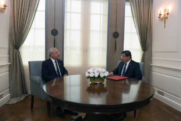 Davutoğlu ile Kılıçdaroğlu görüşmesi başladı