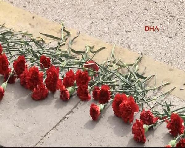 Kılıçdaroğlu çifti, patlamanın meydana geldiği yere karanfil bıraktı