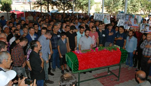 Ankara'daki saldırıda ölen Ali Deniz Uzatmaz toprağa verildi