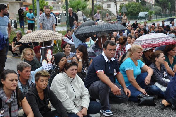 Didim'de yağmur altında terör protestosu