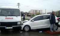 OTOMOBİL, CİP VE MİNİBÜSE ÇARPTI: 6 YARALI