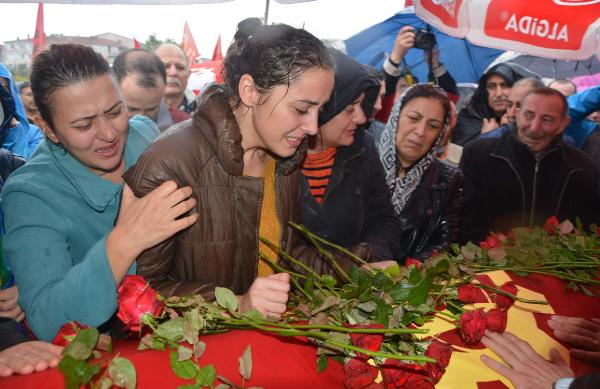 Ankara'daki saldırıda ölen EMEP Çanakkale İl Başkanı, Çorlu'da toprağa verildi
