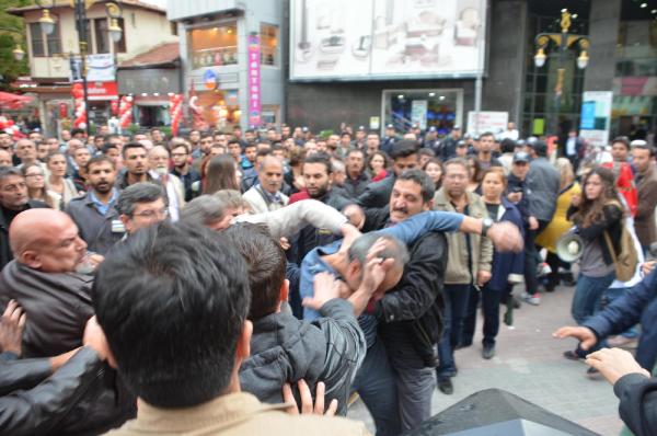 Bombalı saldırıyı protesto eden gruba şehit tepkisi