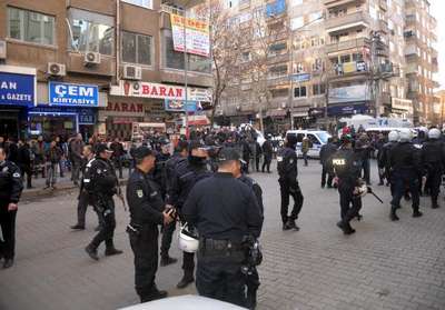 Diyarbakır'da, Mustazaflar- Zabıta kavgası: 2 yaralı
