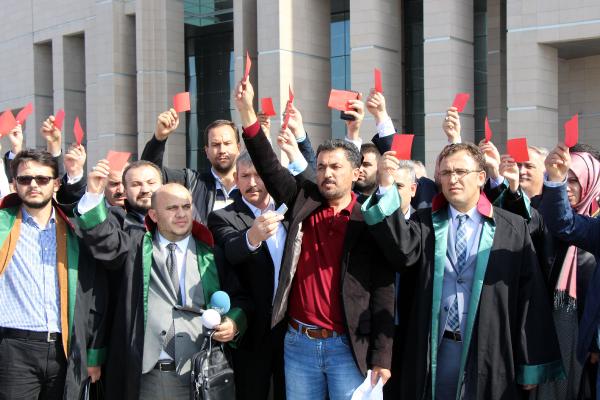 Cumhuriyet yazarları Karan ve Çetinkaya'nın yargılandığı dava...