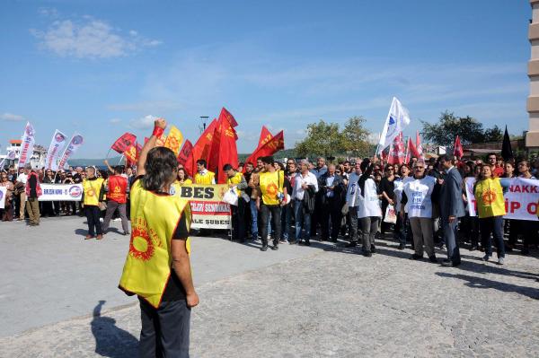 Çanakkale'de Ankara'daki patlamaya tepki yürüyüşü