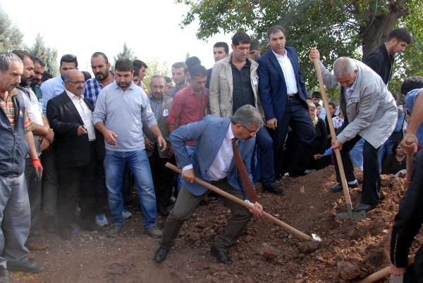 İntihar saldırısında ölen HDP adayı Erol, toprağa verildi