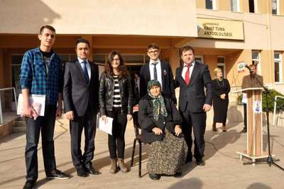 Deprem kurbanı öğretmenin annesinden öğrencilere karne