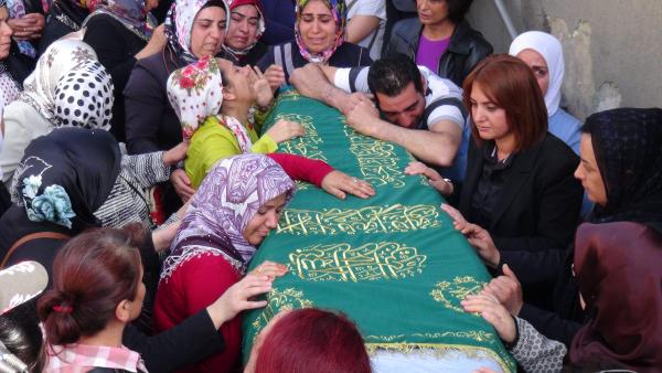 Ankara'da hayatını kaybeden Fatma Esen'in cenazesini kadınlar taşıdı
