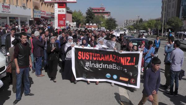 Muş'ta slogan atan göstericilere polis su sıktı