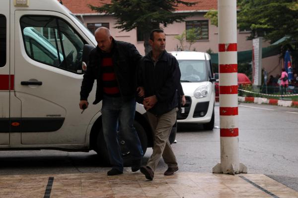 'Elle taciz' iddiasıyla tutuklandı