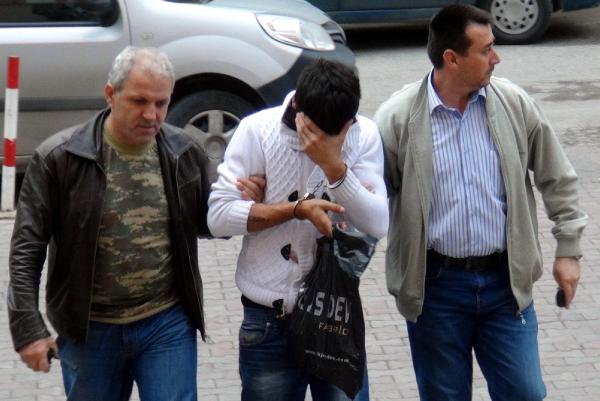 Karabük'te 20 yaşındaki genç 'teşhircilikten' gözaltına alındı