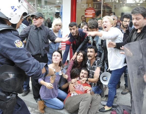 Kocaeli Üniversitesi öğrencilerinden Ankara'daki patlamaya protesto (2)