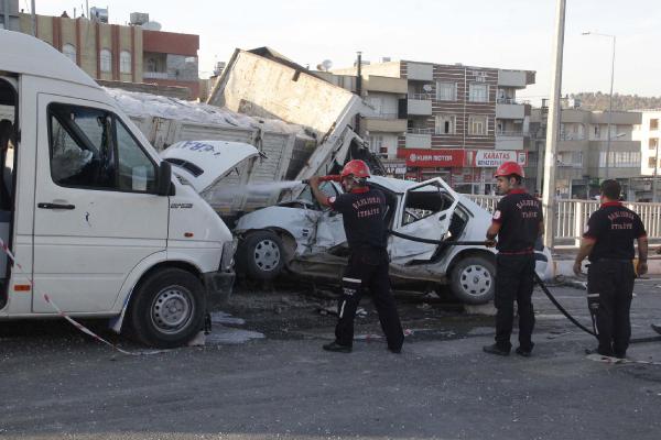 Şanlıurfa'da zincirleme kaza: 13 yaralı