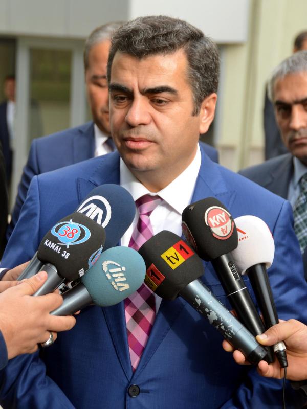 Vali Düzgün: Bu gemi bir tarafından su alırsa, hepimiz zarar göreceğiz
