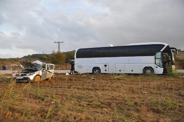 Otobüsün çarptığı otomobilin sürücüsü öldü