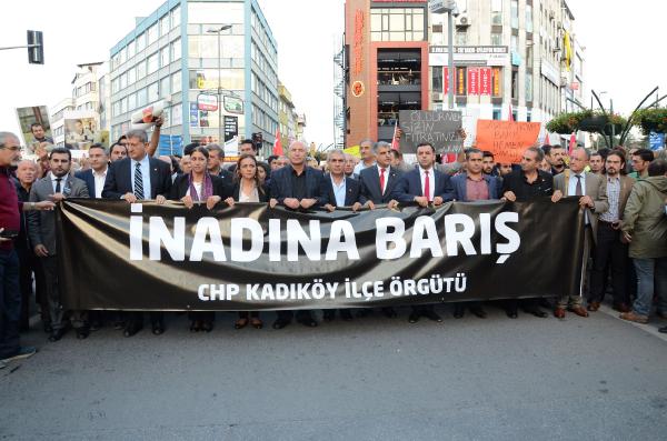 CHP'liler Kadıköy'de Ankara'daki bombalı saldırıyı protesto etti