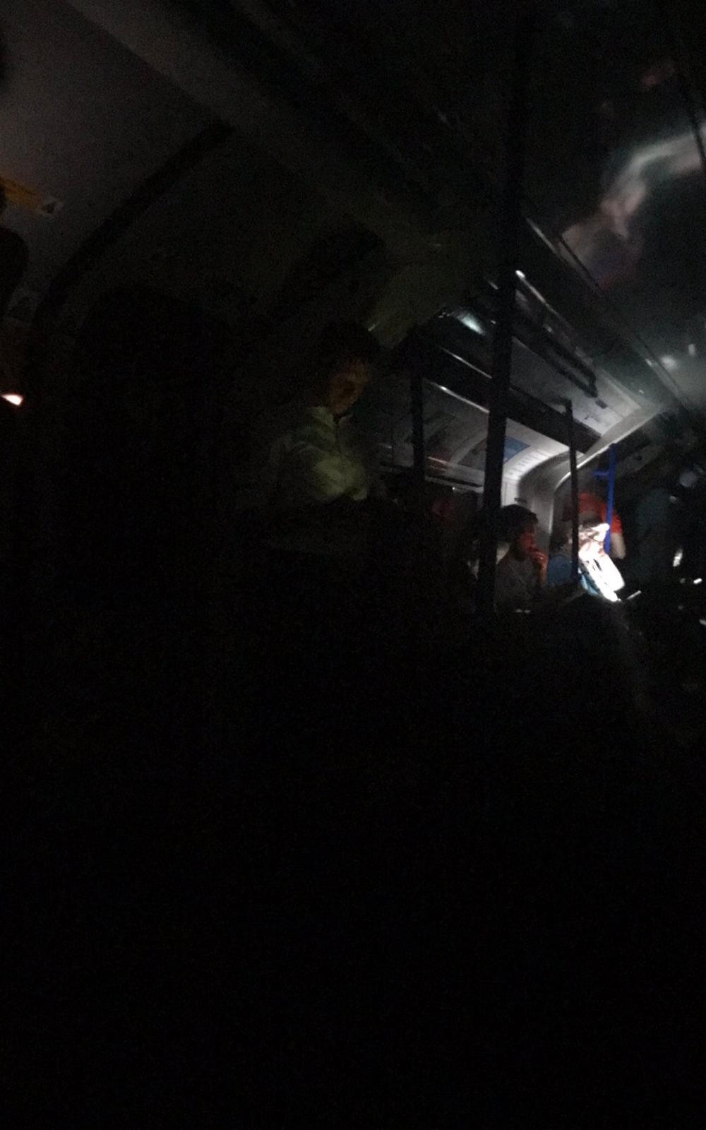 Elektrik kesildi, tren seferleri durdu