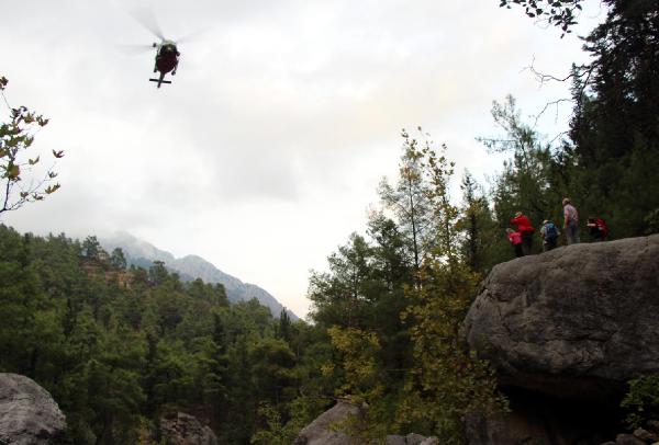 Doğa yürüyüşünde yaralanan turist helikopterle kurtarıldı