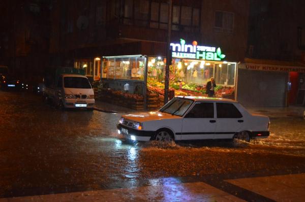 Yalova’da sağanak yağış hayatı olumsuz etkiledi