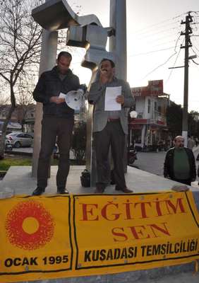 Kuşadası'nda Eğitim- Sen üyelerinden 'Eğitim dinselleştiriliyor' tepkisi