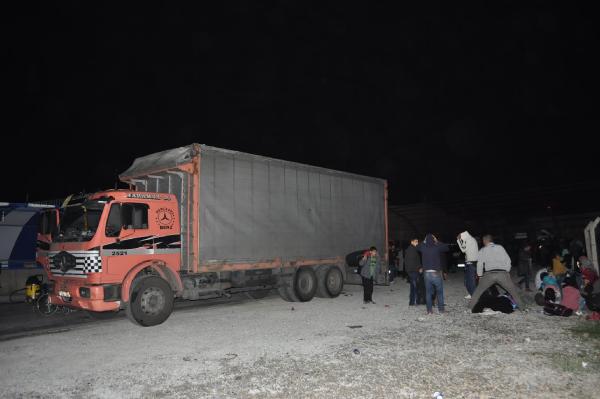 Otoparka terkedilen TIR'dan 200 Suriyeli çıktı