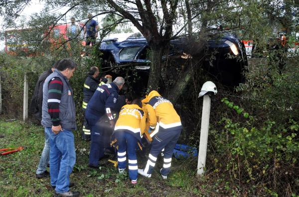 Bartın'da devrilen otomobilin sürücüsü yaralandı