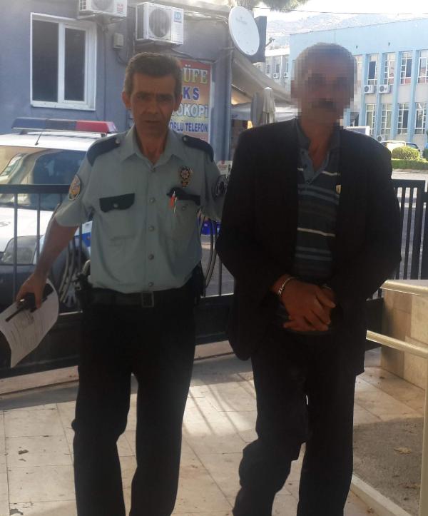 Parkta cinsel organını gösterince gözaltına alındı