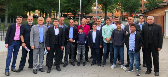 Hamburg'da camiler doldu taştı