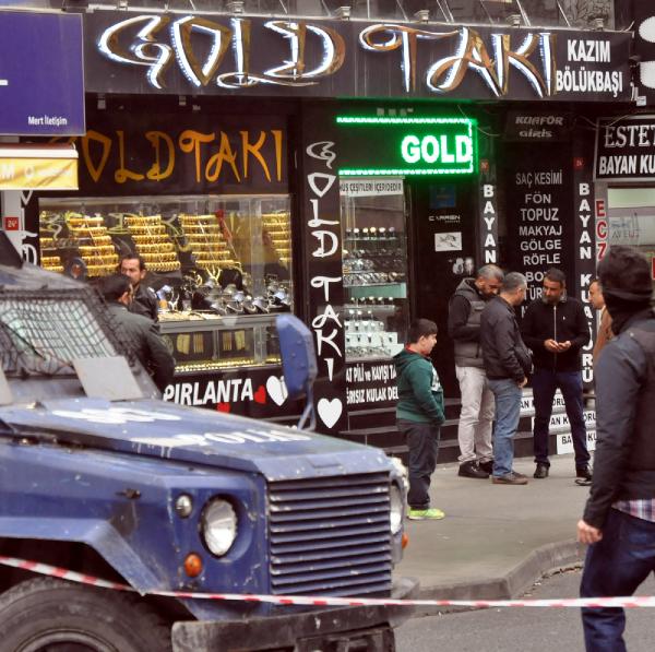 Sultangazi'de pompalı tüfekli  kuyumcu soygunu