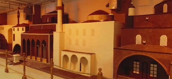 Gurbetçi, çikolatadan şehir yaptı