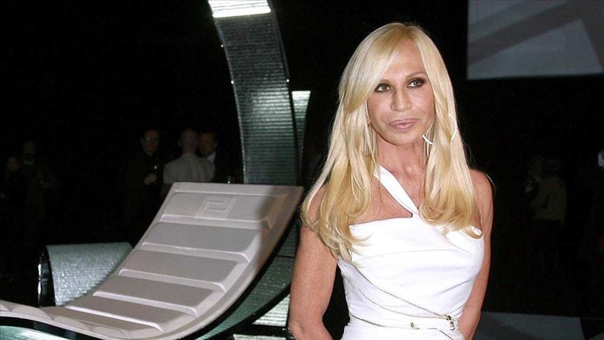 Versace Çin'den özür diledi