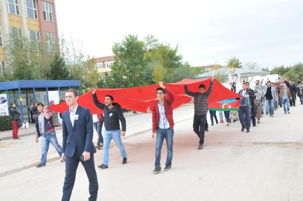 Eskişehir Osmangazi Üniversitesi'nde ülkücülerin 'Kardeşlik' yürüyüşü